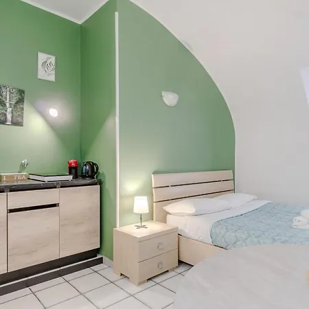 Guesthost - Stylish In Turin's Vibrant Quadrilatero Appartement Turijn