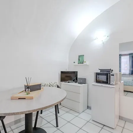 Guesthost - Stylish In Turin's Vibrant Quadrilatero * Turijn
