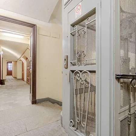 Guesthost - Stylish In Turin's Vibrant Quadrilatero Appartement *