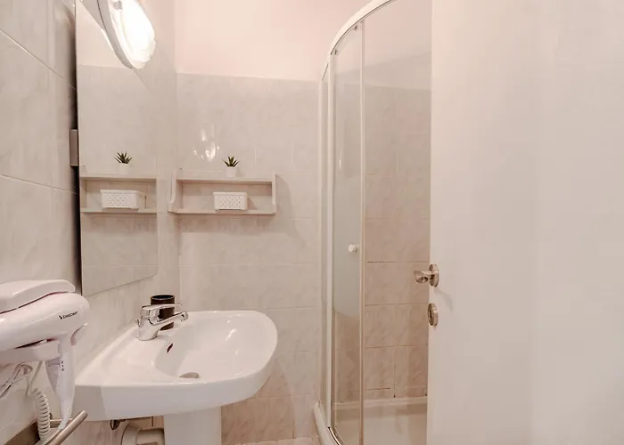 Guesthost - Stylish In Turin's Vibrant Quadrilatero Apartmán *