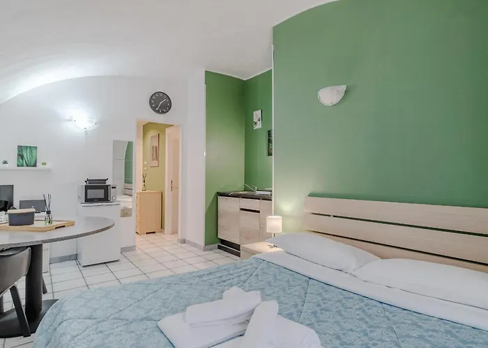 Guesthost - Stylish In Turin's Vibrant Quadrilatero Turín