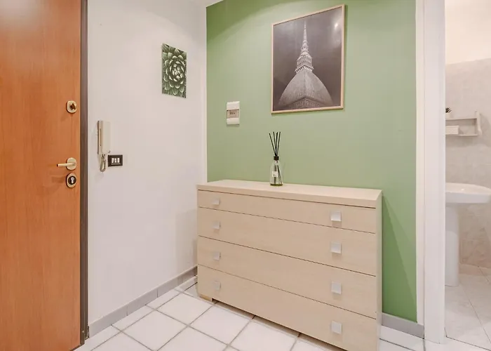 Guesthost - Stylish In Turin's Vibrant Quadrilatero Apartmán *
