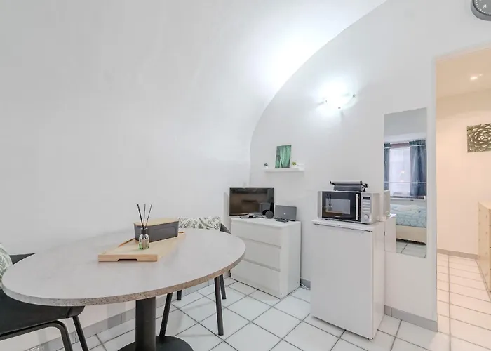 Guesthost - Stylish In Turin's Vibrant Quadrilatero * Turín