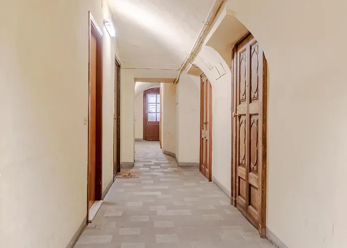 Guesthost - Stylish In Turin's Vibrant Quadrilatero