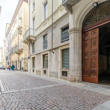 Guesthost - Stylish In Turin's Vibrant Quadrilatero